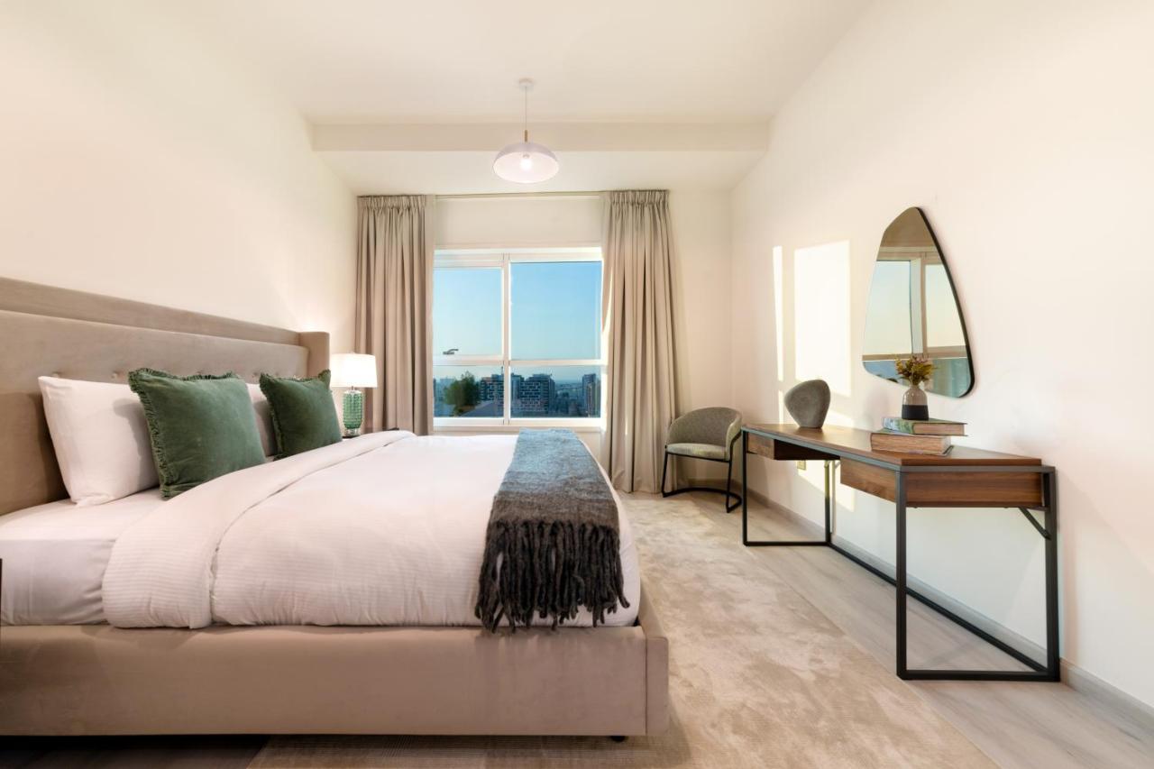 Appartamento Maison Privee - Millennium Executive Tower Dubai Esterno foto