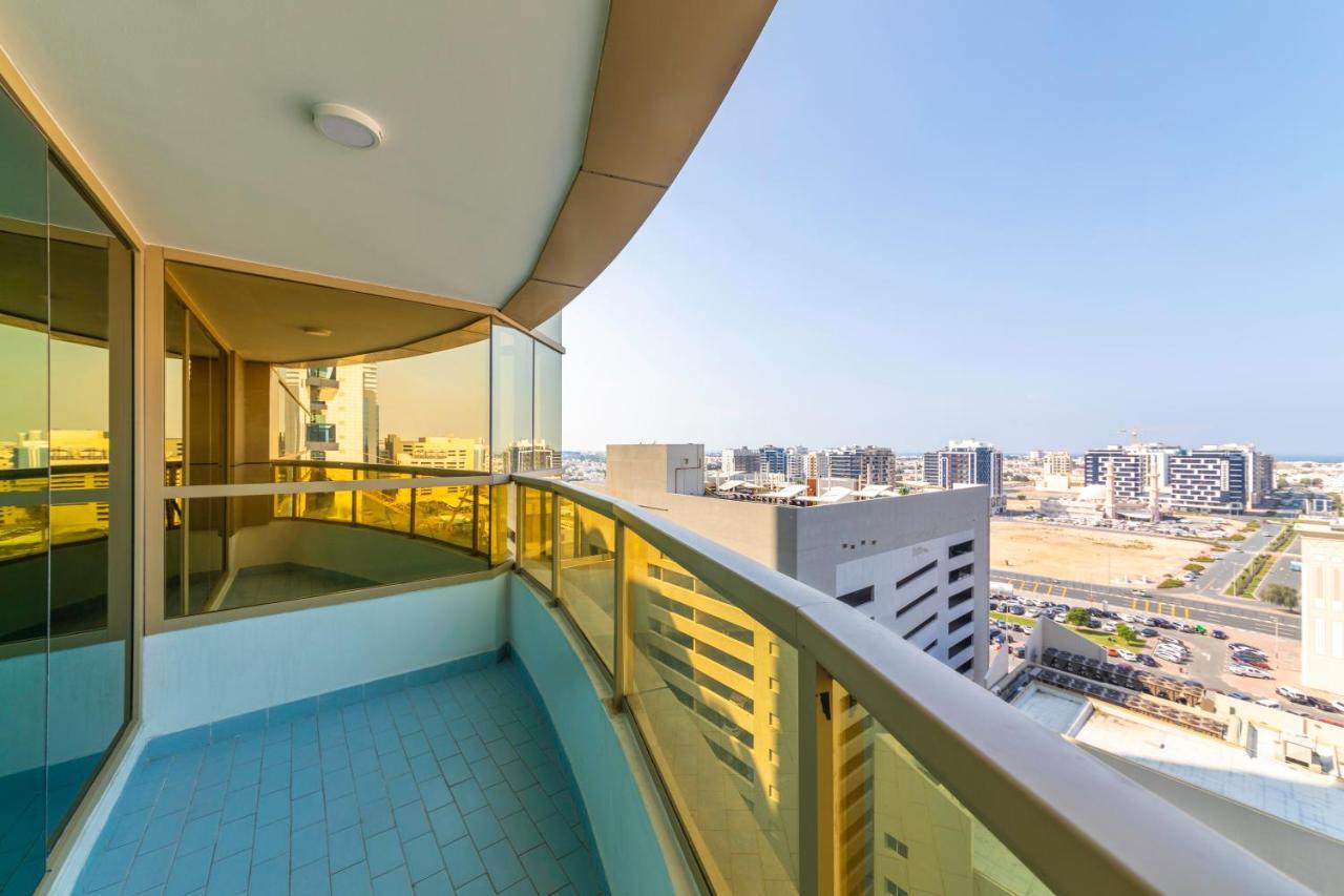 Appartamento Maison Privee - Millennium Executive Tower Dubai Esterno foto