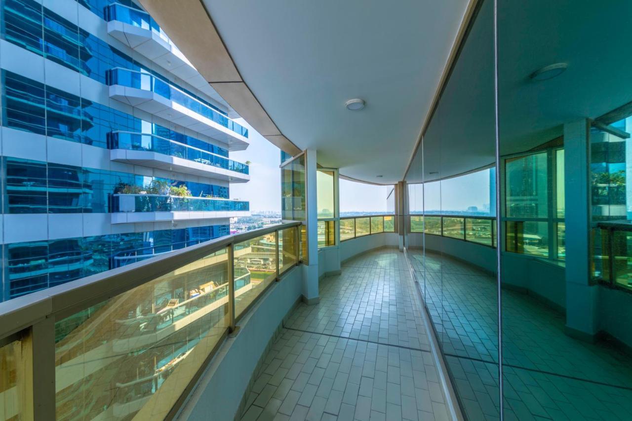Appartamento Maison Privee - Millennium Executive Tower Dubai Esterno foto