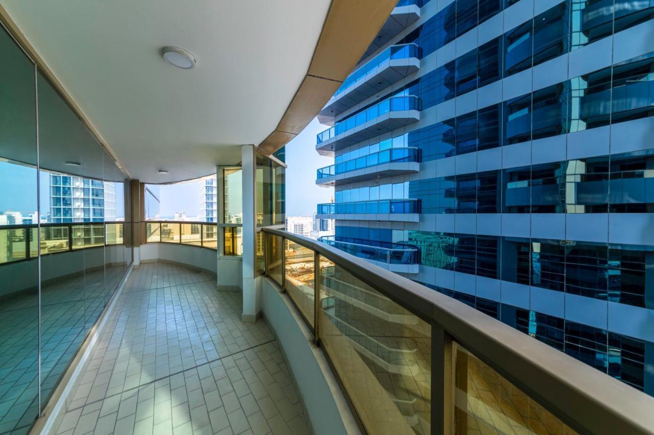 Appartamento Maison Privee - Millennium Executive Tower Dubai Esterno foto
