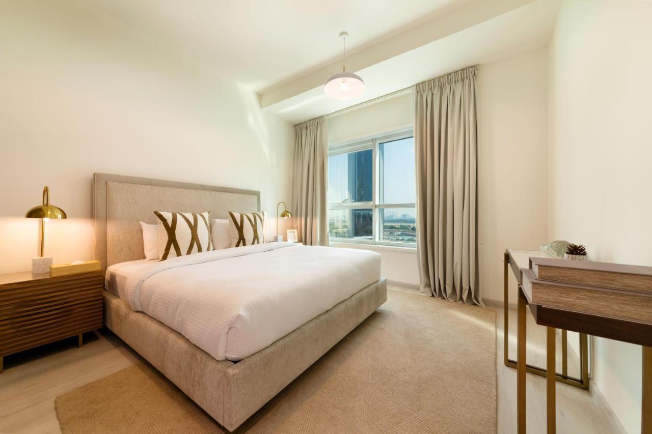 Appartamento Maison Privee - Millennium Executive Tower Dubai Esterno foto